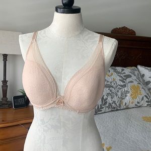 Chantelle lace overlay bra. Size 38DD.